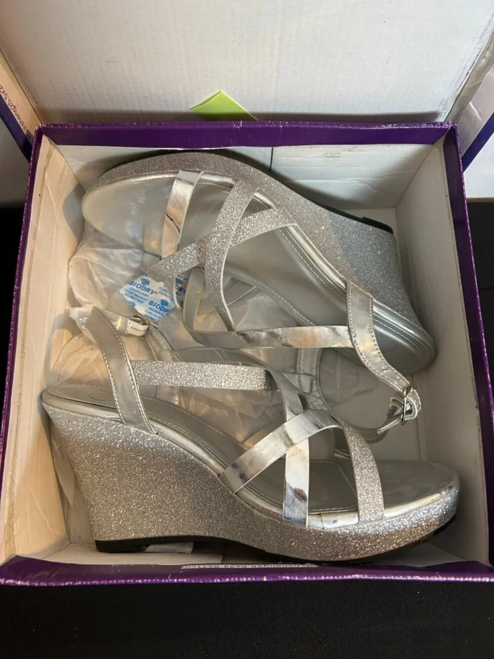Chelsea Moreland Elegant NIB silver strappy wedges size 8W